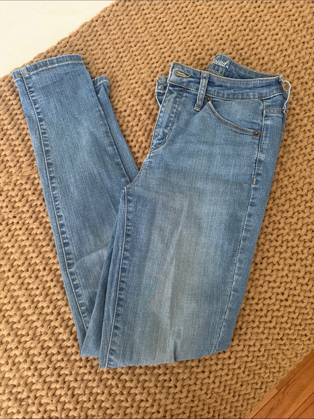 Universal Thread Women’s Skinny Jeans — Light Blue Denim